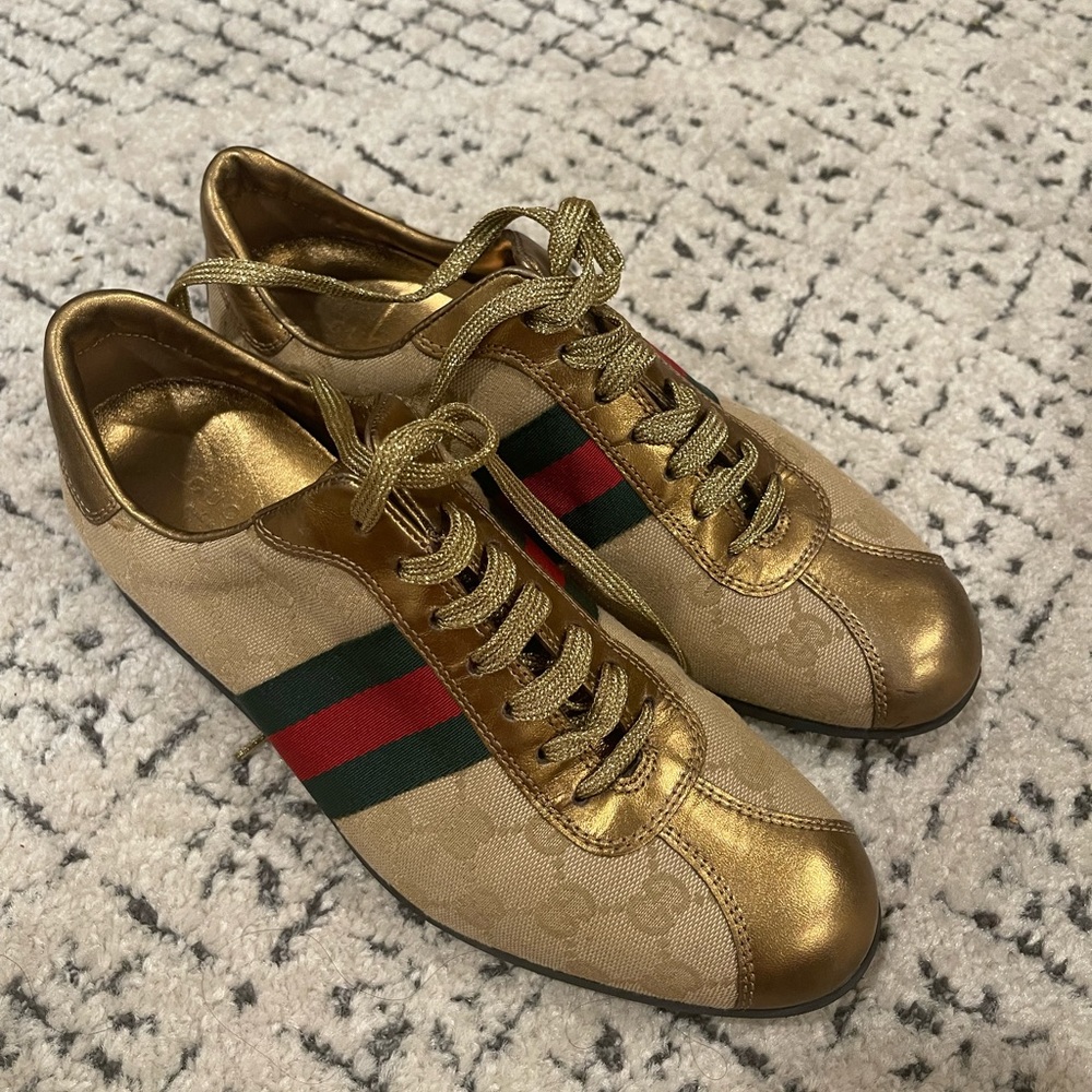 like new condition Gucci sneakers size 37